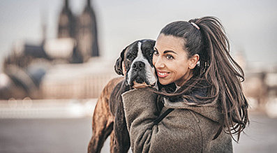 mera the Petfood Family Podcast mit Ellen Marques- Frau mit Hund