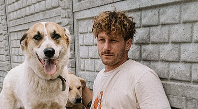 Malte Zierden mit Hund