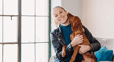 Conny Sporrer mit Hund